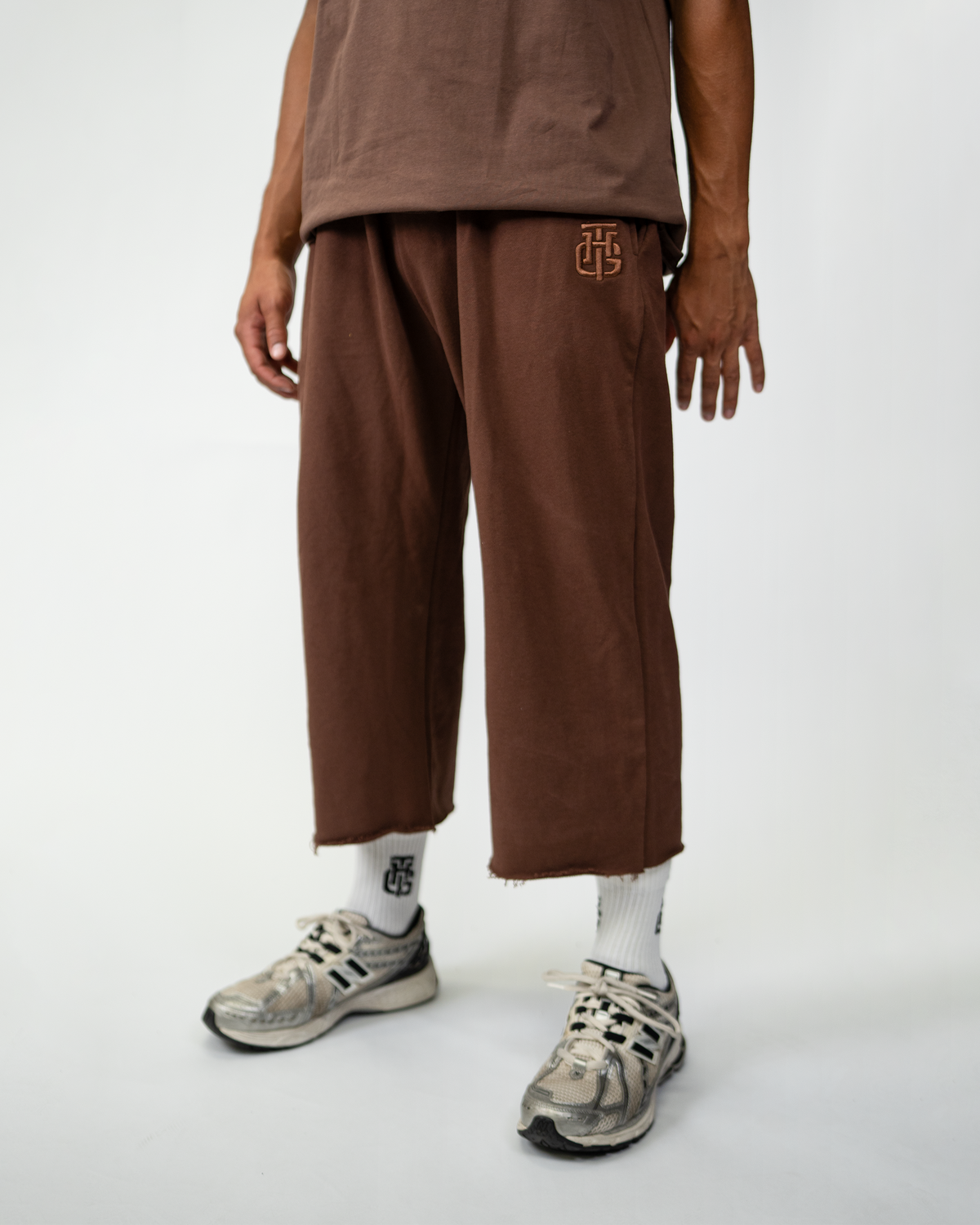 MOCHA BASIC CROPPED SWEATPANTS