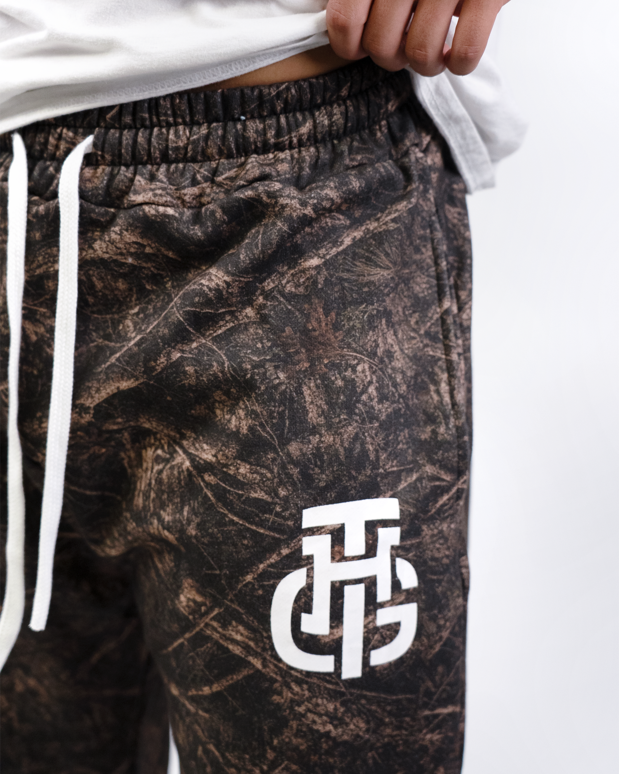 DARK CAMO CROPPED SWEATPANTS