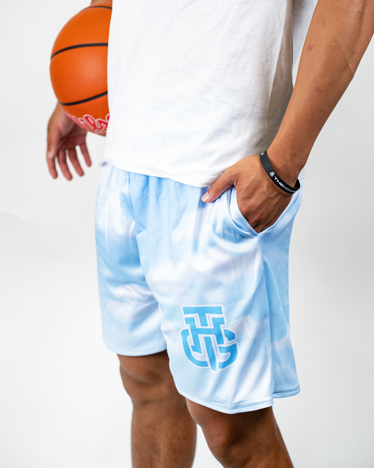 CALM AND STORM SHORTS