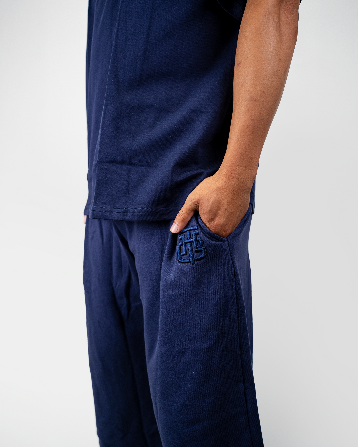 BASIC DARK BLUE CROPPED SWEATPANTS