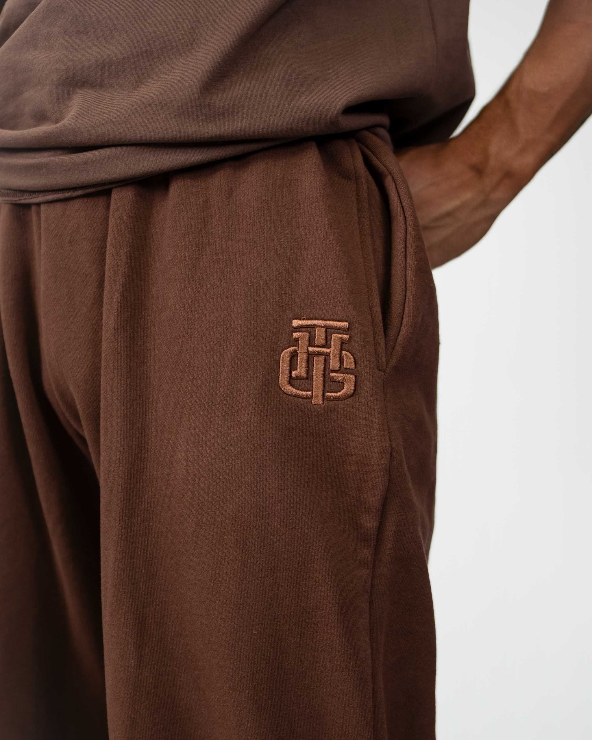 MOCHA BASIC CROPPED SWEATPANTS