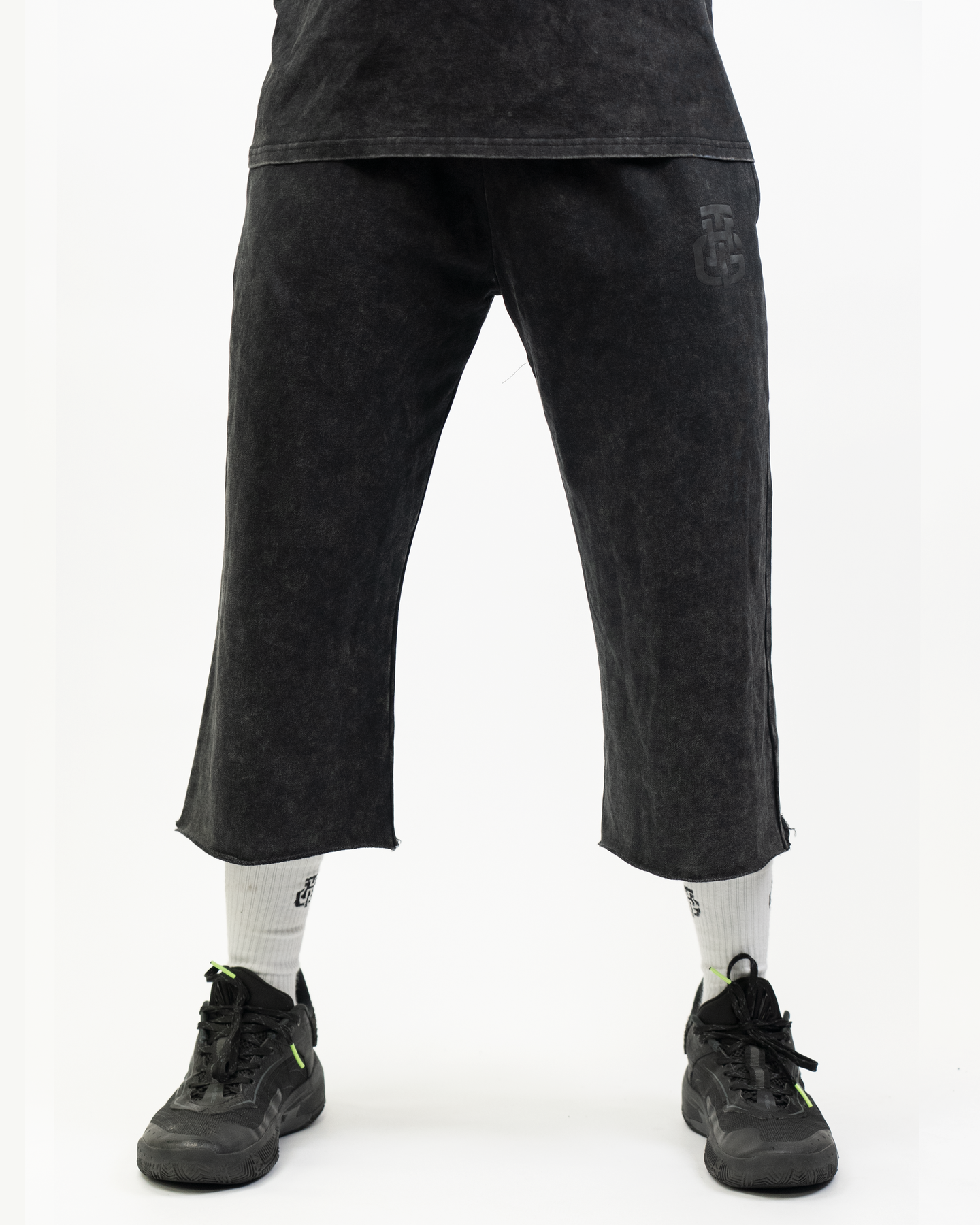 BLACK WASH CROPPED SWEATPANTS