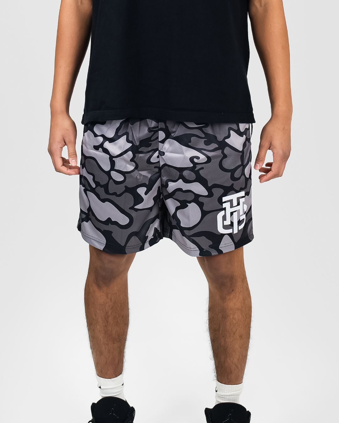 Model is 6’1, 180 lbs, Wearing size L