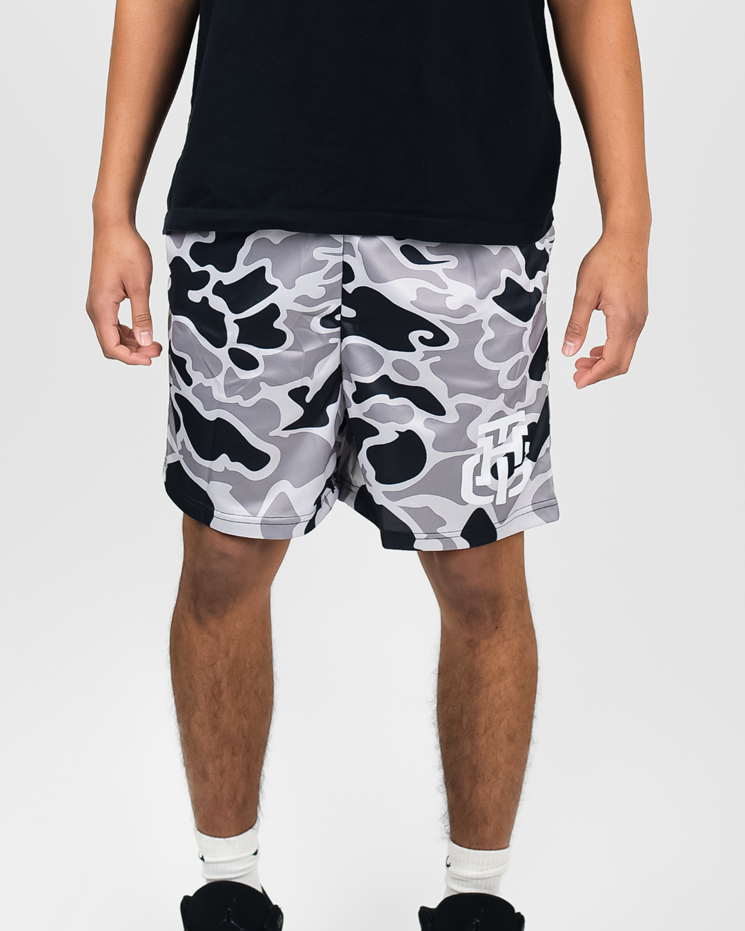 Model is 6’1, 180 lbs, Wearing size L