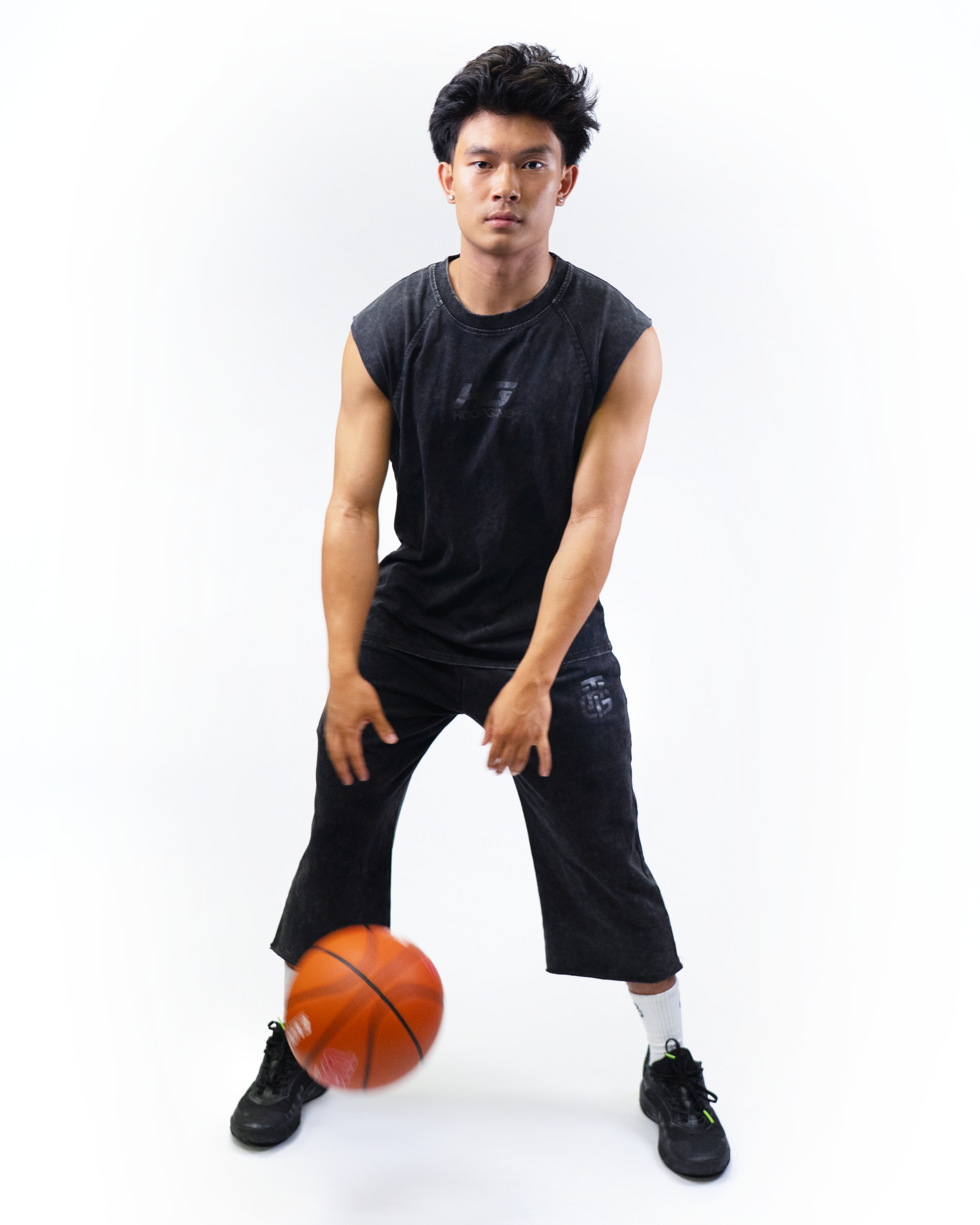 BLACK WASH CROPPED SWEATPANTS