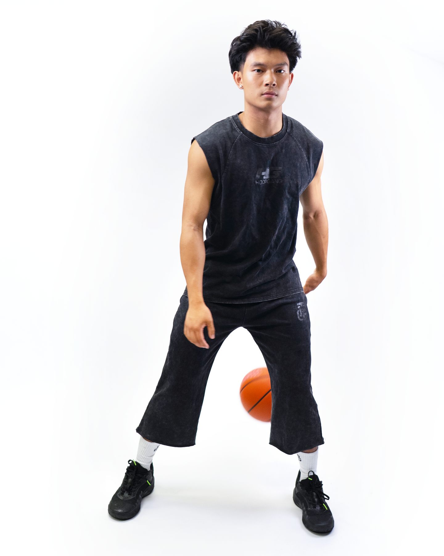 BLACK WASH CROPPED SWEATPANTS