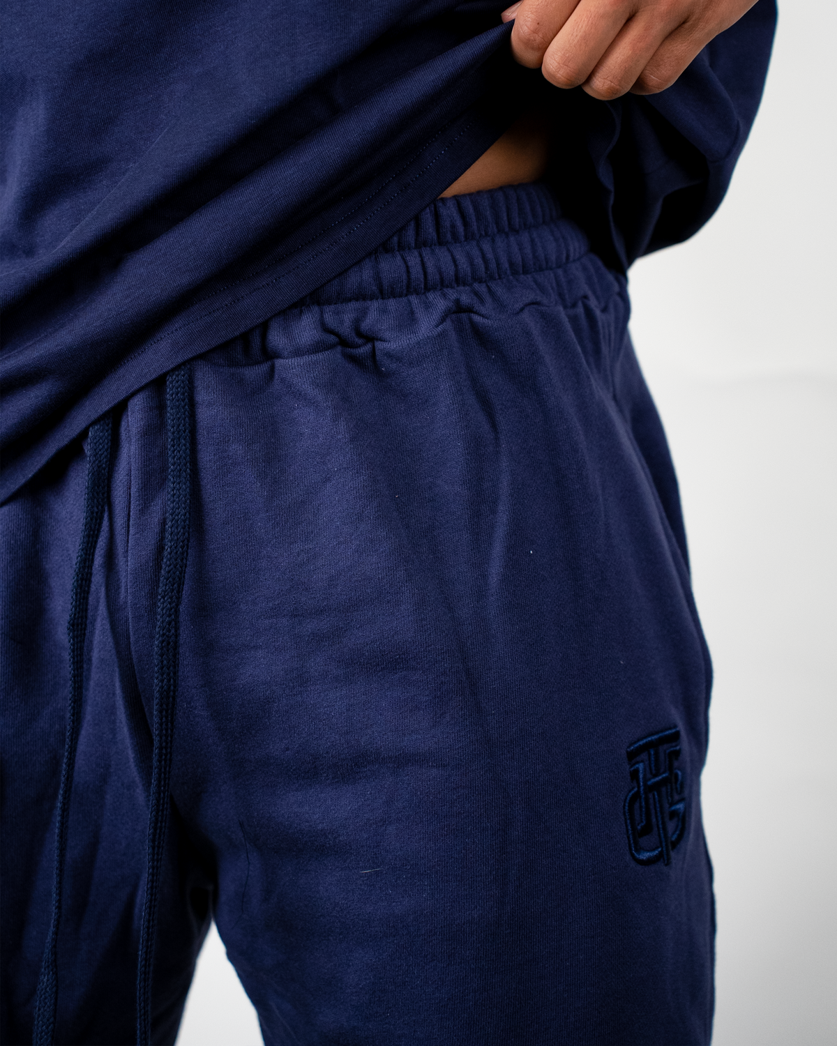 BASIC DARK BLUE CROPPED SWEATPANTS