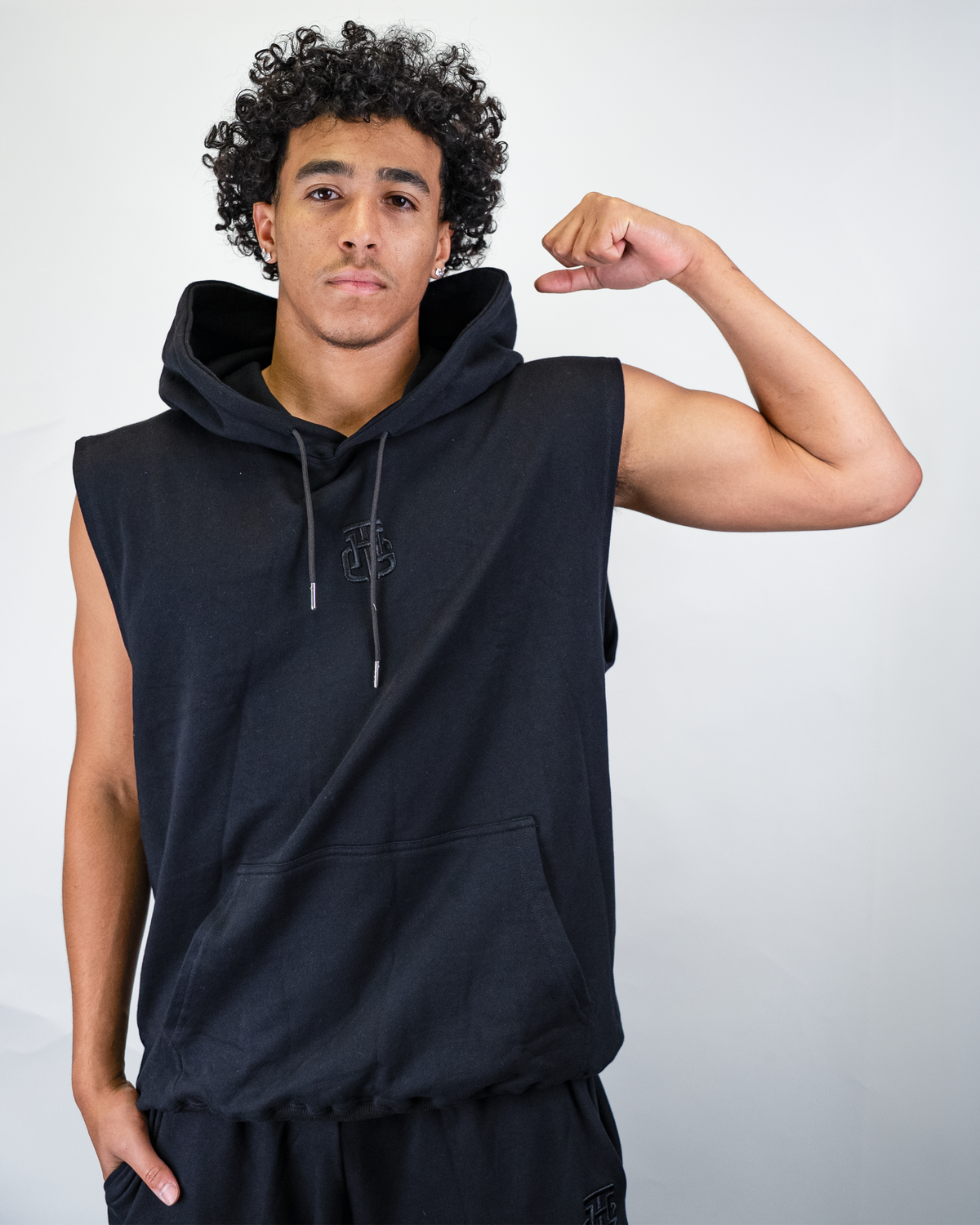 BASIC SLEEVELESS HOODIE
