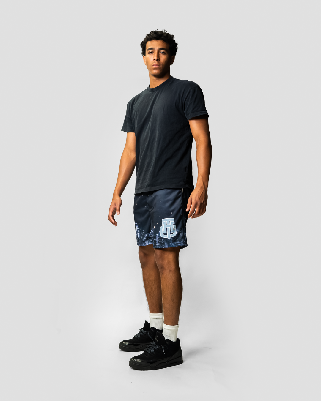 Model is 6’1, 180 lbs, Wearing size L