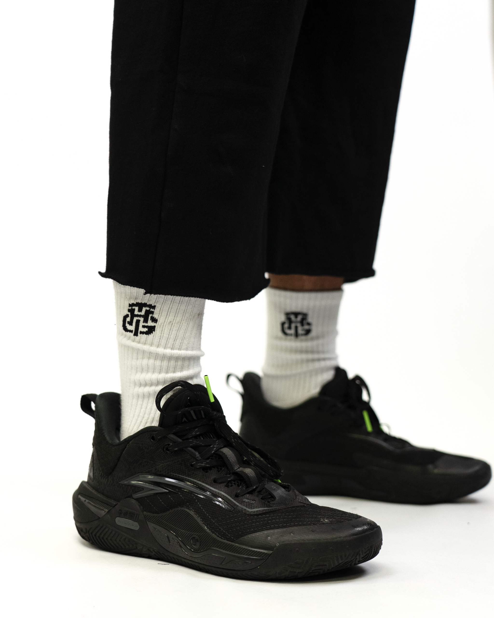 BASIC BLACK CROPPED SWEATPANTS
