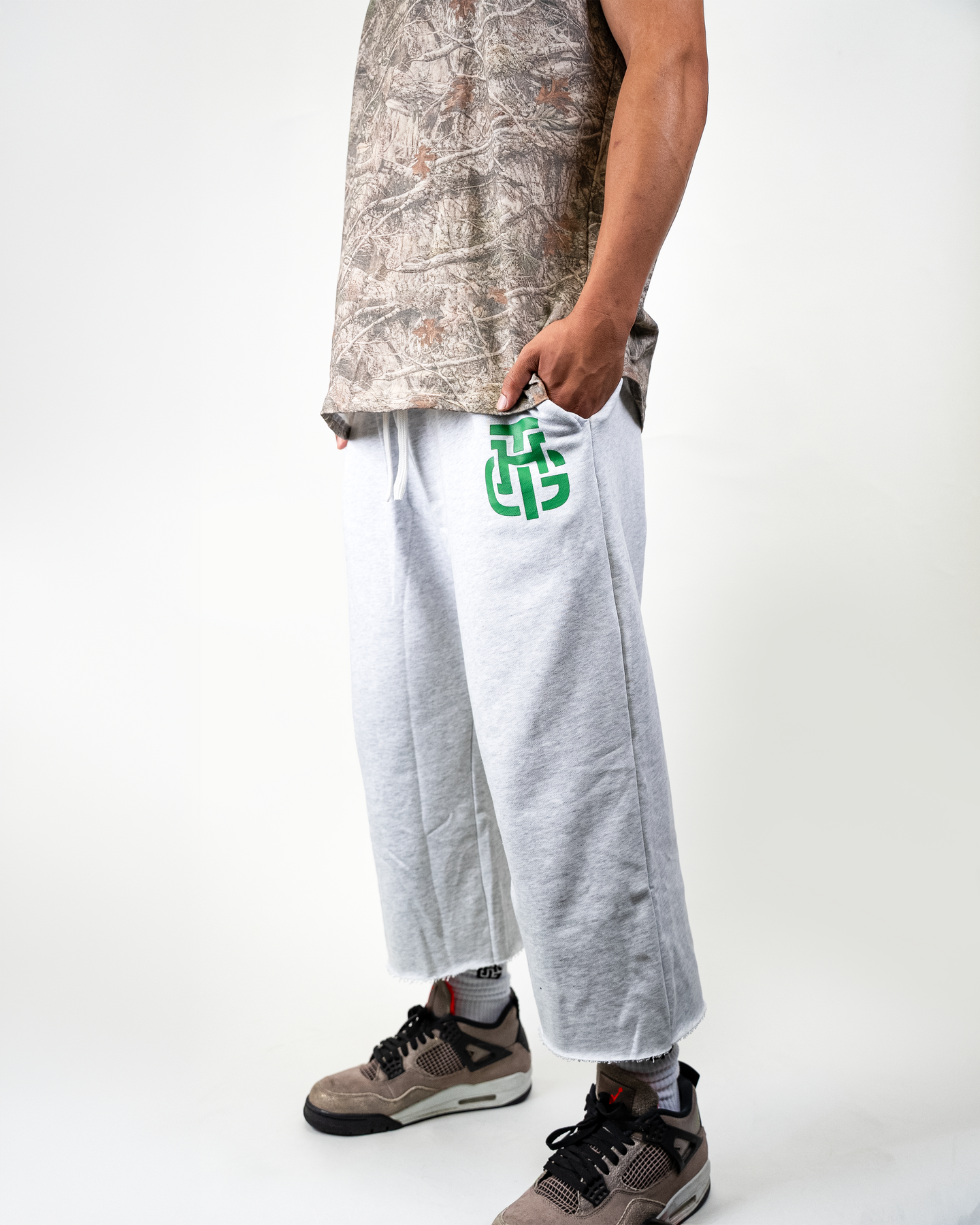 THG GREY CROPPED SWEATPANTS