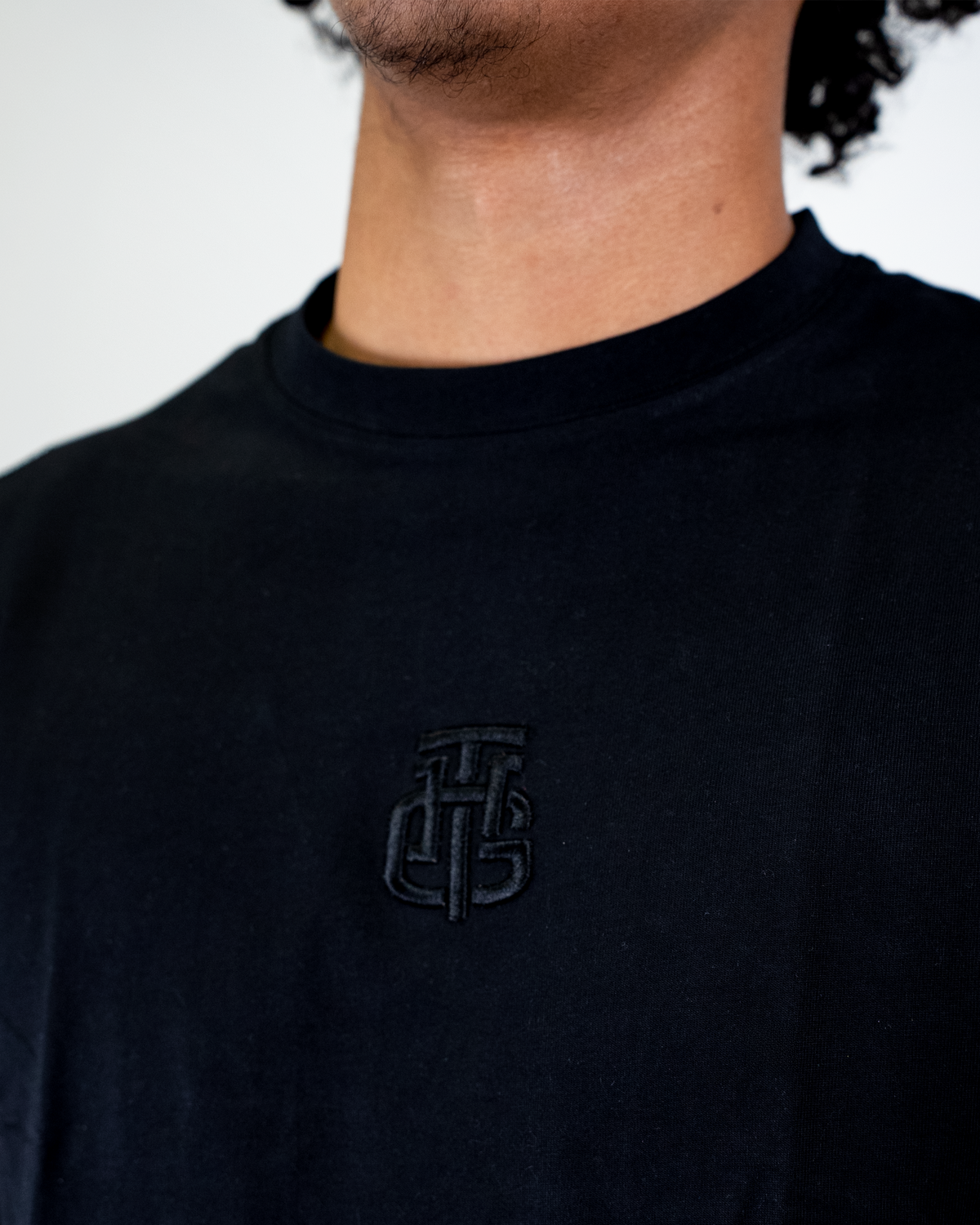 BASIC BLACK SHIRT