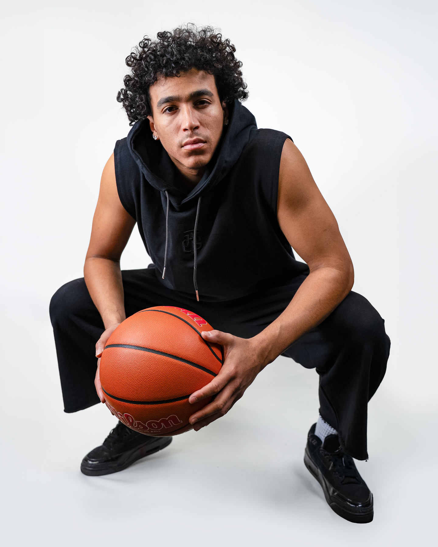 BASIC BLACK CROPPED SWEATPANTS