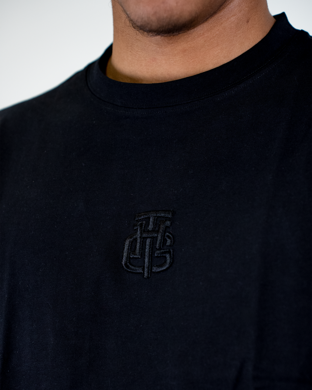 BASIC BLACK SHIRT