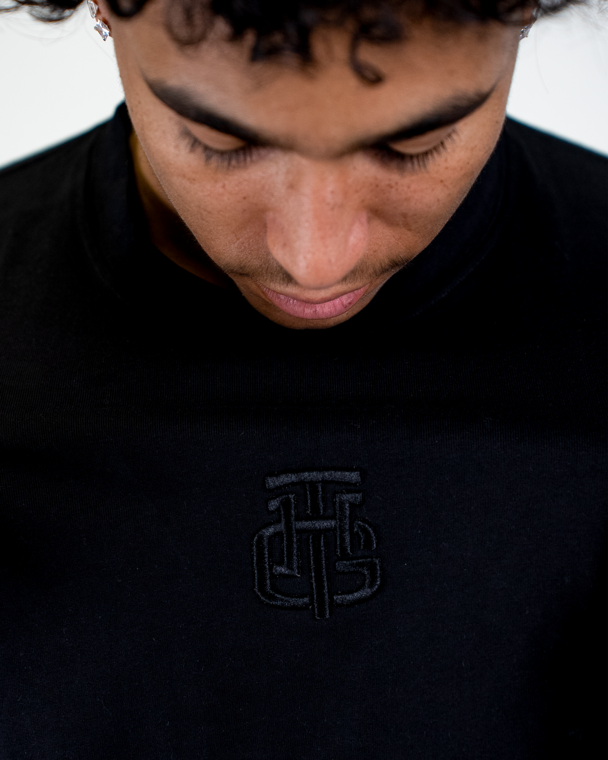 BASIC BLACK SHIRT