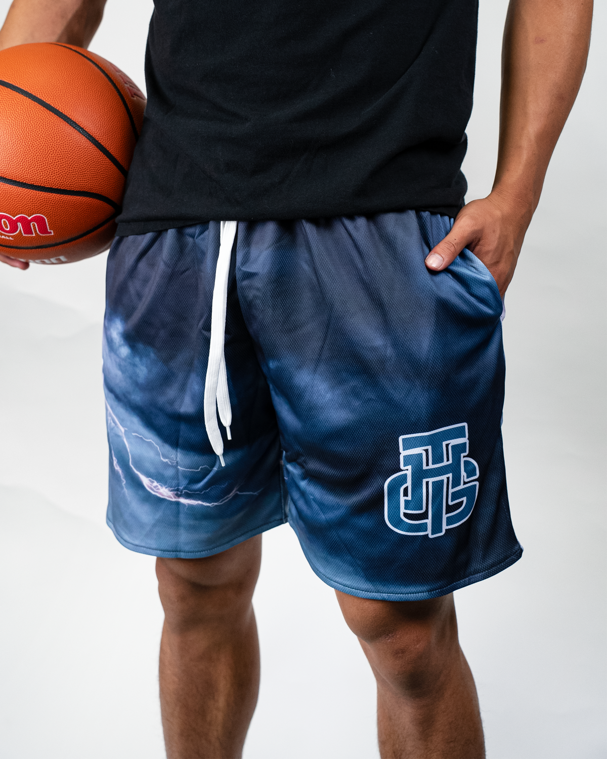 CALM AND STORM SHORTS
