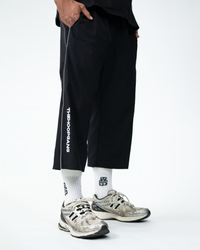 BLACK CROPPED TRACKPANTS