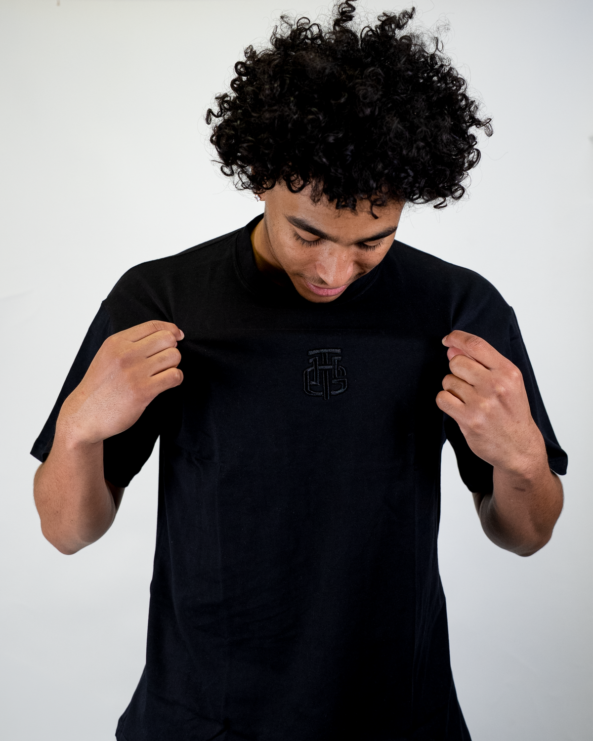 BASIC BLACK SHIRT