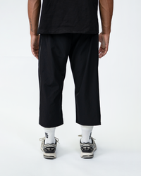 BLACK CROPPED TRACKPANTS