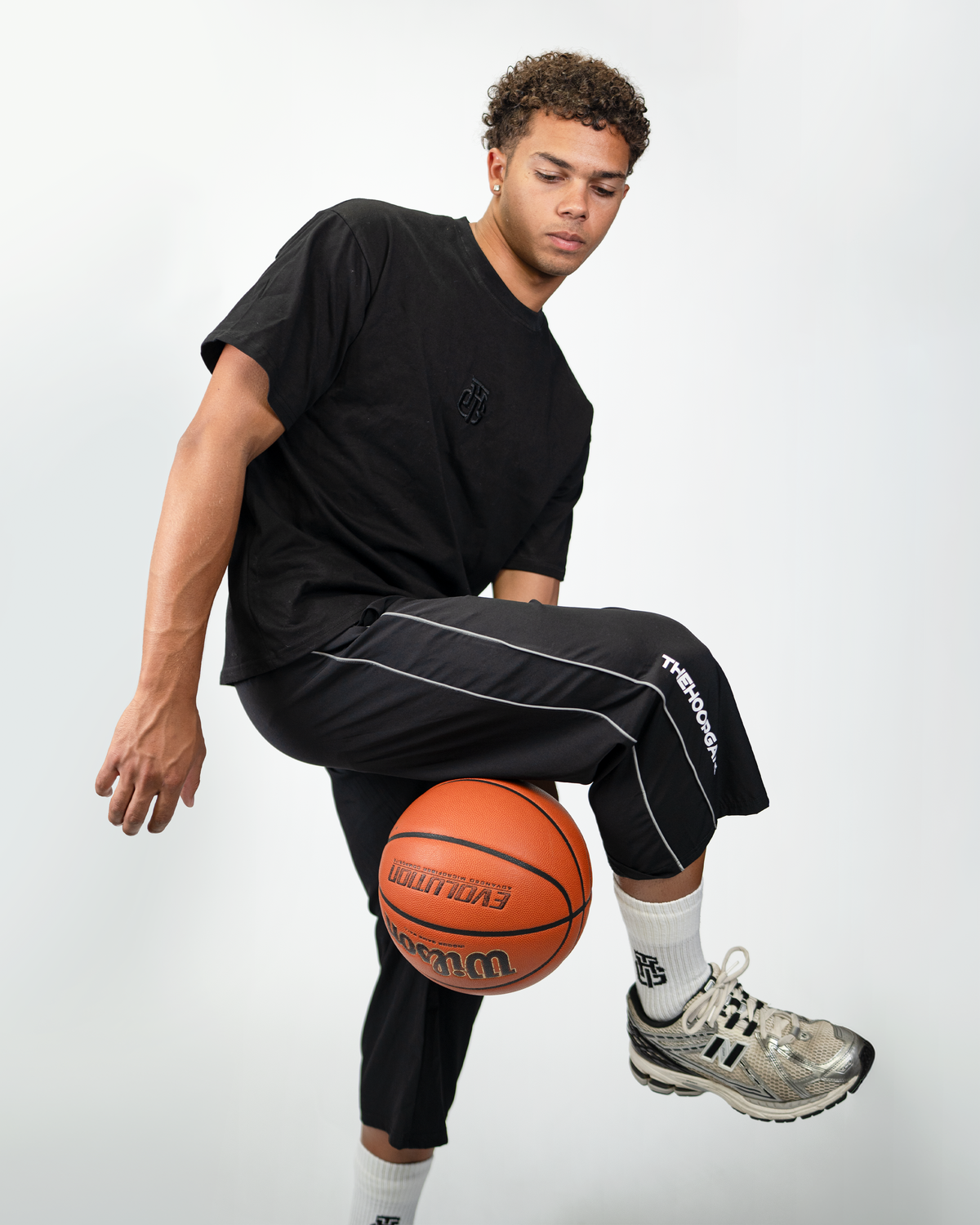 BLACK CROPPED TRACKPANTS