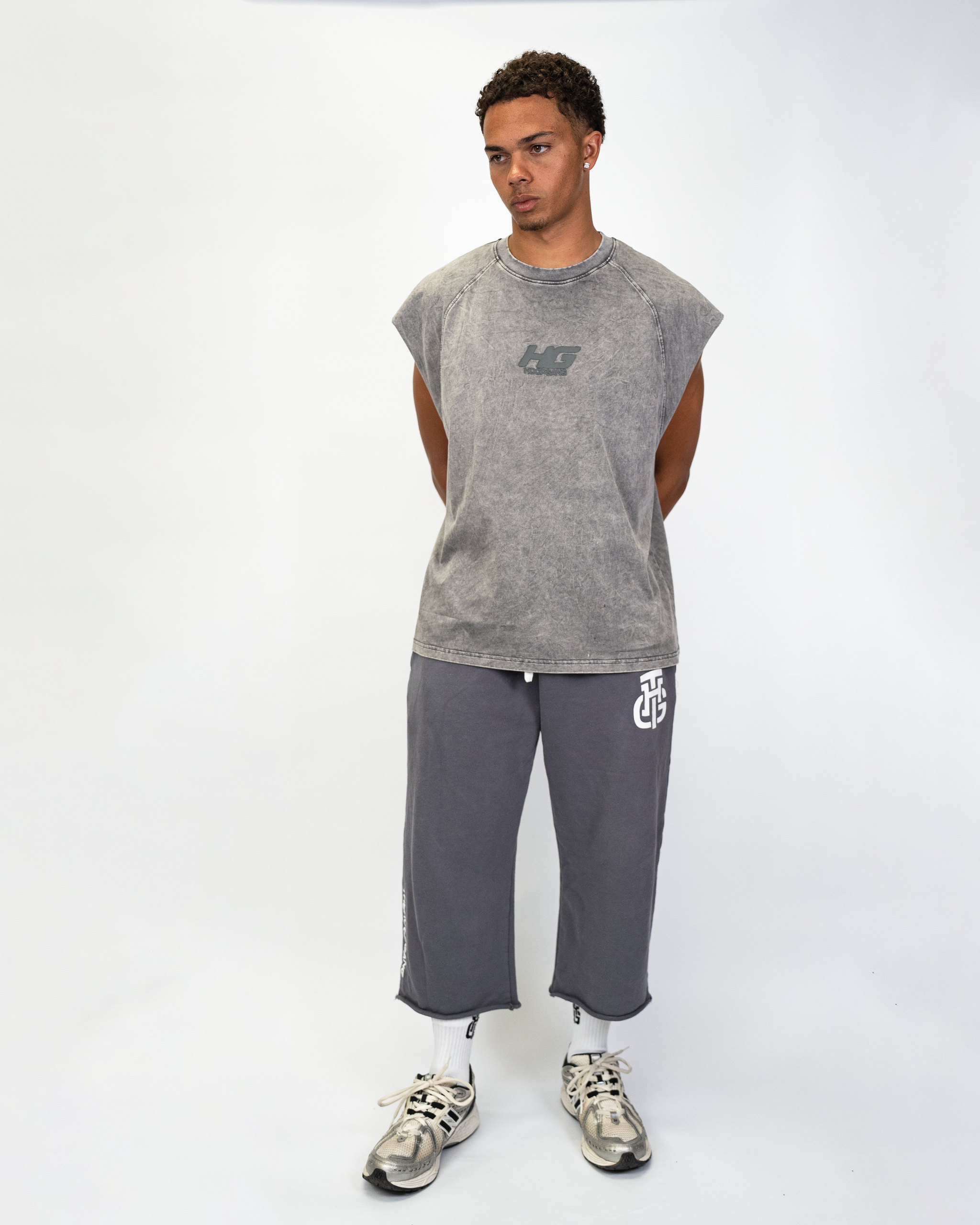 THG DARK GREY CROPPED SWEATPANTS