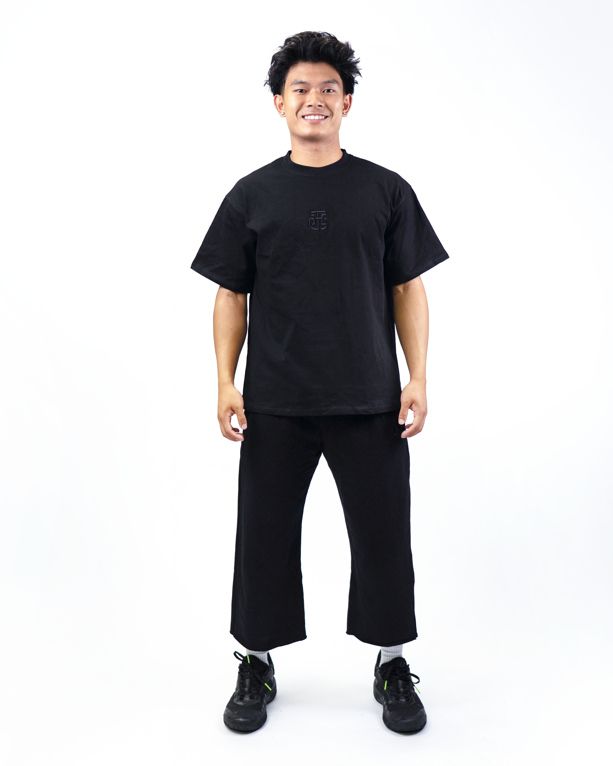 BASIC BLACK CROPPED SWEATPANTS