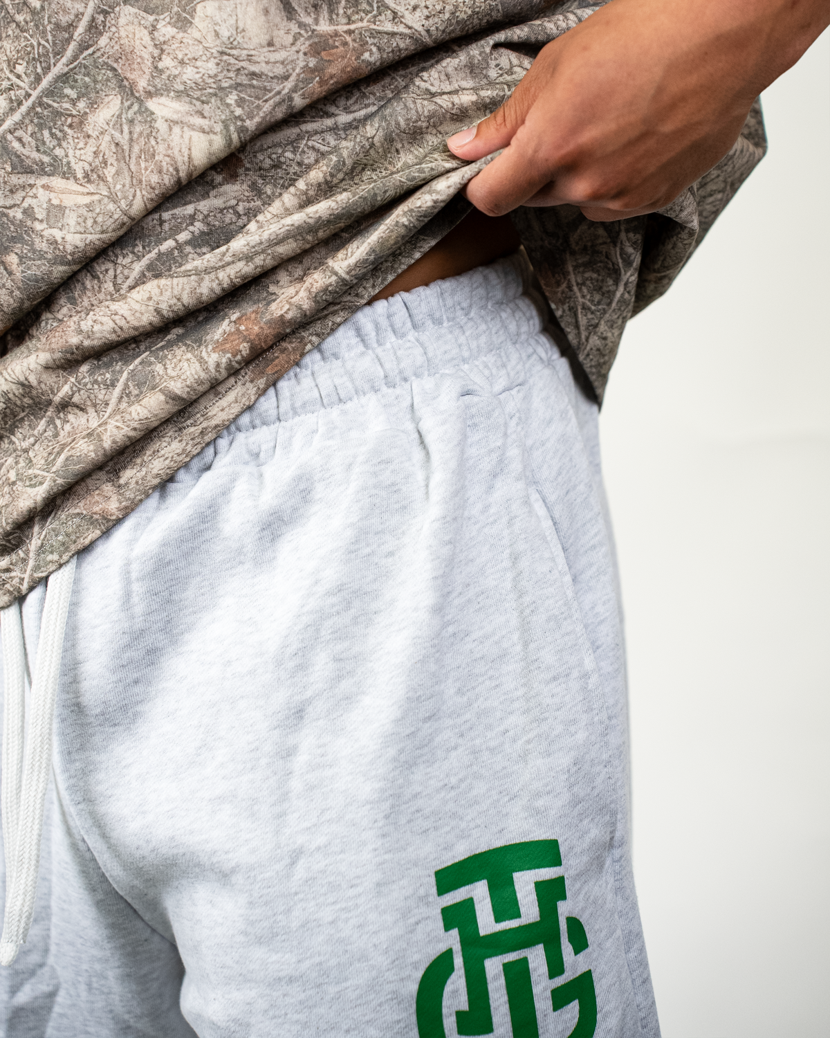 THG GREY CROPPED SWEATPANTS