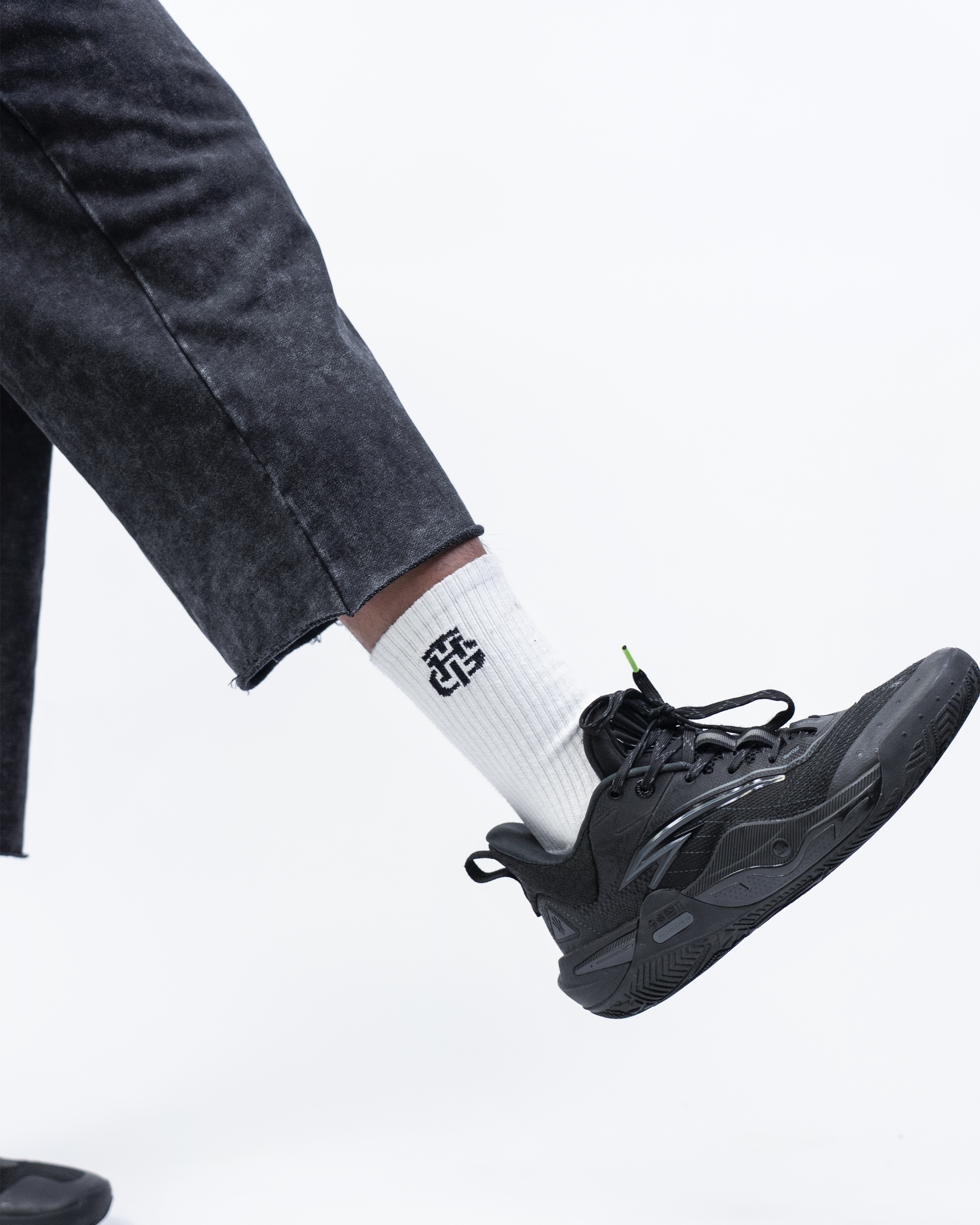 BLACK WASH CROPPED SWEATPANTS